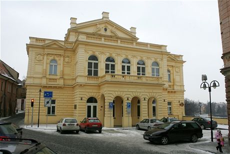 Kulturní dm Stelnice v Táboe opravil podnikatel Karel Dvoák. Nyní si ho za pt milion korun odkoupil.