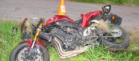 Teprve 19letý motorká nepeil nehodu, neml nasazenou pilbu (ilustraní snímek)