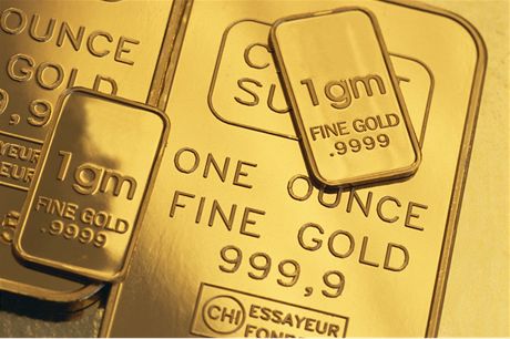 Jedna unce zlata stojí na burze piblin 32 tisíc korun, za slitek zaplatíte piblin 36 tisíc. Jednogramový slitek vyjde zhruba na 1 300 korun. Ilustraní snímek
