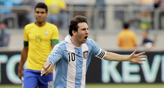 ZAZÁIL. Lionel Messi se raduje z gólu v zápase s Brazílií. Celkem se trefil