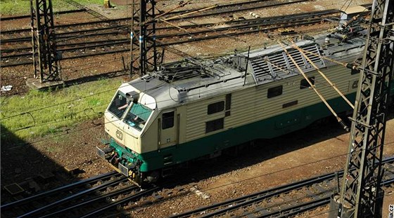 Vlak z Libn na Masarykovo nádraí se zastavil kvli krádei kabel. Ilustraní foto