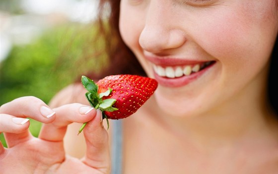 K létu patří sladká chuť jahod. Kdy jindy se jich přejíst, než v červnu? (Ilustrační snímek)