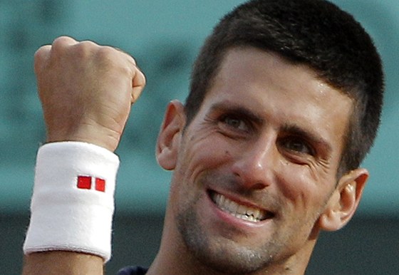JSEM VE FINÁLE. Novak Djokovi slaví postup do finále Roland Garros.