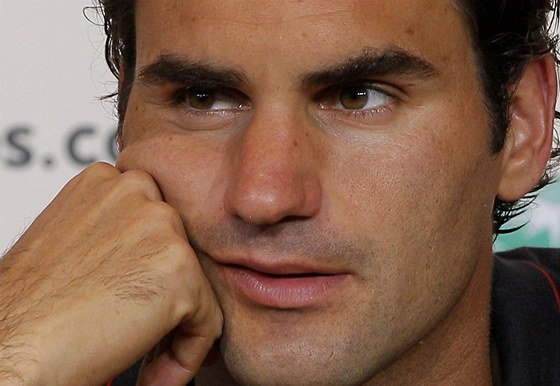 NEPOVEDLO SE. Roger Federer rozebírá na tiskové konferenci prohru s Novakem