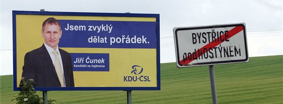 Pedvolební billboard Jiího unka u Bystice pod Hostýnem, kvli nmu elí