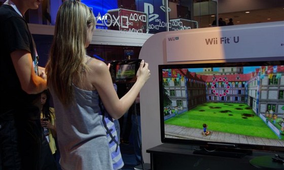 E3 2012 - Na stánku Nintenda byl o vyzkouení nové konzole WiiU velký zájem.