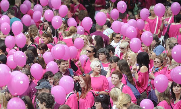 V Praze se konal růžový pochod.