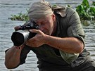 Focení kajman v Pantanalu v Brazílii