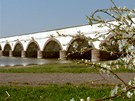 Devt oblouk má historický kamenný most v mst Hortobágy. Mí 170 metr a je...