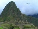 Pátrací akce v horách Peru po zmizelém vrtulníku s echem na palub
