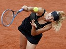 PO SERVISU. Maria arapovová ve tvrtfinále Roland Garros.