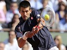 POÁDN! Novak Djokovi se soustedí na bekhendový úder v semifinále Roland