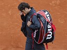 ZKLAMÁNÍ. Roger Federer opoutí paíský centrální kurt po semifinálové prohe