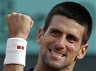 JSEM VE FINÁLE. Novak Djokovi slaví postup do finále Roland Garros.