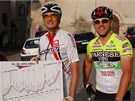 David Vávra a Jií Ondeko v míst startu 20. etapy Giro ve vesnici Caldes