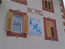 Hotel slavného italského sjezdae Gustava Thöniho ve vesnice Trafoi kousek pod...