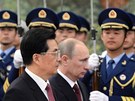 ínský prezident Chu in-tchao (vlevo) a ruský prezident Vladimir Putin v