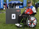 Paralympijský medailista, lukostelec David Drahonínský trefoval mobil na