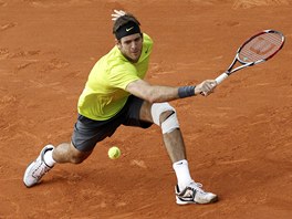 Argentinsk tenista Juan Martn Del Potro se sklouzv po antuce v utkn