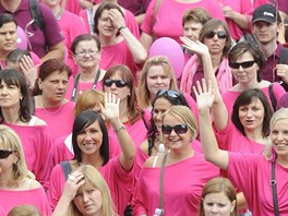 Rovho pochodu proti rakovin prsu se v centru Prahy zastnilo odhadem 15