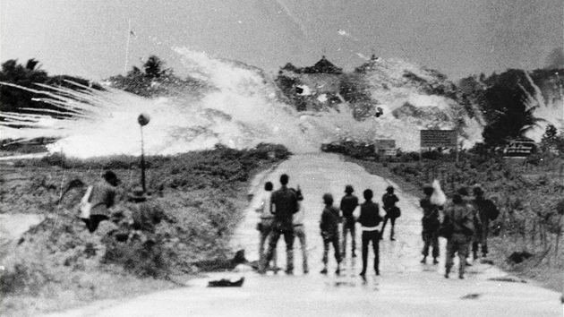 Fotografii popálené Vietnamky je 40 let. Žena dnes pomáhá obětem válek - iDNES.cz