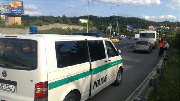 Nehoda autobusu s autem na Barrandovskm most