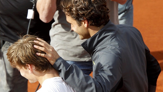 IDOL A JEHO OBDIVOVATEL. Roger Federer vyprovodil belgického tenistu Davida