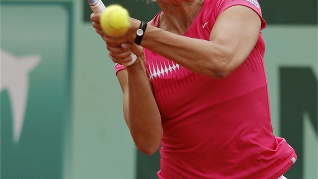 BOJ. Kaia Kanepiová ve tvrtfinálovém duelu Roland Garros proti Marii