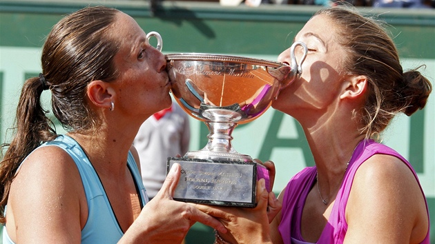 DEBLOVÉ AMPIONKY. Vítzkami tyhry na Roland Garros se staly Italky Roberta