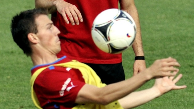 Vladimír Darida pi tréninku eských fotbalist.
