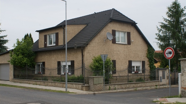 Dům ve Straškově-Vodochodech, kde bydlel mladík, který zemřel při přepadení litoměřického podnikatele.