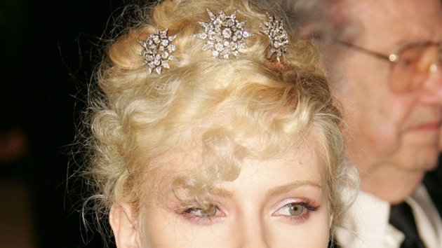 Scarlett Johanssonov na Oscary v roce 2005 pila s diamanty od klenotnka Freda Leightona ve vlasech. elenku tvoi ti broe ve tvaru hvzdy.
