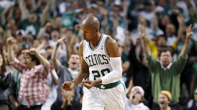 Ray Allen z Bostonu Celtics po úspné trojce.