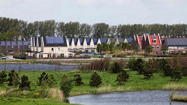 Slune�ní m�sto vytvá�í 10 MW energie z v�tru a slunce, také vyu�ívá p�írodní...