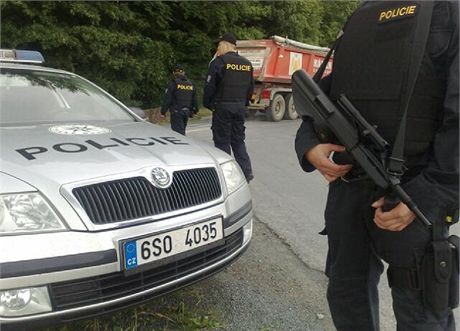 Policista se údajn stelil do nohy samopalem (ilustraní foto).