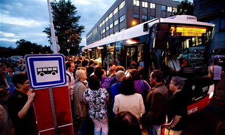 Praskou muzejní noc provází kadoron obrovský zájem návtvník a peplnné autobusové linky