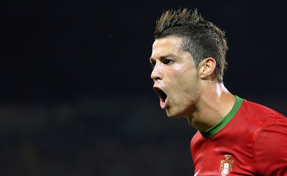 PRVNÍ GÓL. Hvzdný Cristiano Ronaldo se na fotbalovém Euru konen trefil. Dal