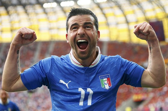 GÓLOVÁ RADOST. Italský útoník Antonio Di Natale oslavuje svoji trefu v reprezentaním dresu.