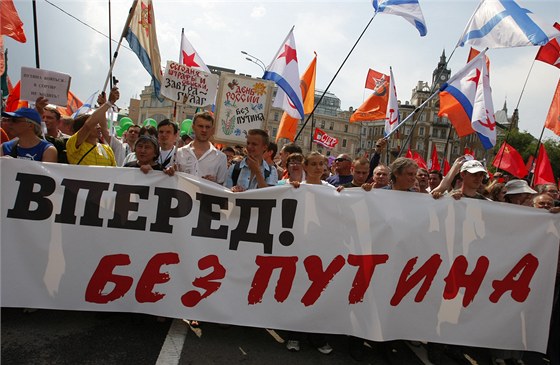 Soud v Moskv uznal vinnými tveici ruských aktivist, kteí se údajn podíleli na násilnostech pi demonstracích v kvtnu roku 2012. Protest se tehdy úastnilo a sto tisíc lidí.