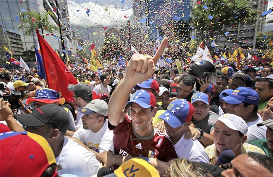 Na cest venezuelského opoziního prezidentského kandidáta Henriquea Caprilese...