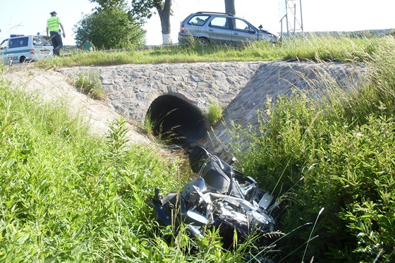 Nehoda motocyklu a osobního automobilu v Kroun na Chrudimsku (17. 6. 2012)