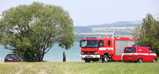 Mu na snímku ke behu doplaval, ale záchranái pátrají na pehrad Rozko po