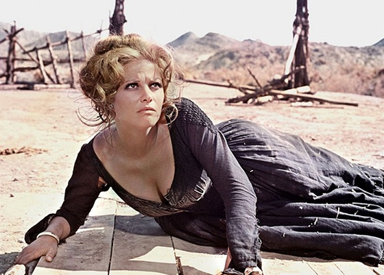 Claudia Cardinalová ve filmu Tenkrát na Západě (1968)