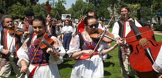 Sníme z folkolorního festivalu v roce 2012. 