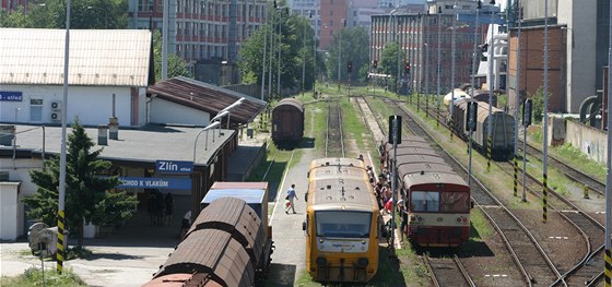 Přes zlínské nádraží (na snímku) týden nepojedou vlaky.