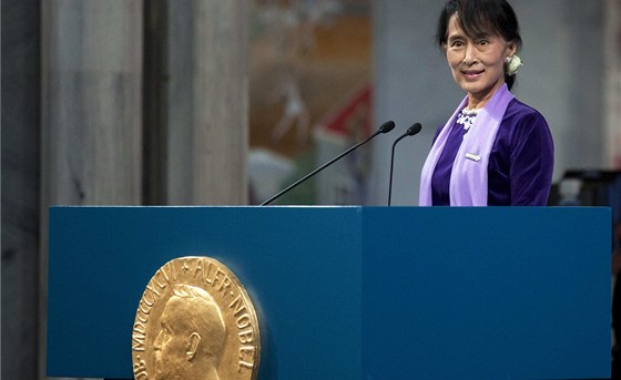 Známá barmská disidentka Su ij podkovala v Oslu za Nobelouv cenu po dlouhých