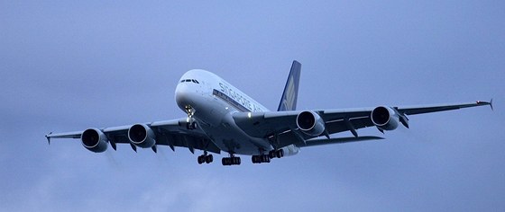 Letadlo Airbus A380 pistálo v Singapuru.