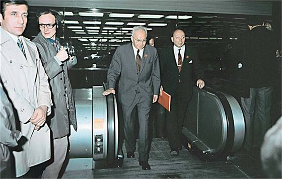 Slavnostního otevření nového metra se 9. května 1974 zúčastnil i tehdejší šéf KSČ Gustáv Husák.