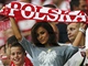 Polsk fanynka v hlediti stadionu ve Vratislavi povzbuzuje polsk tm v utkn