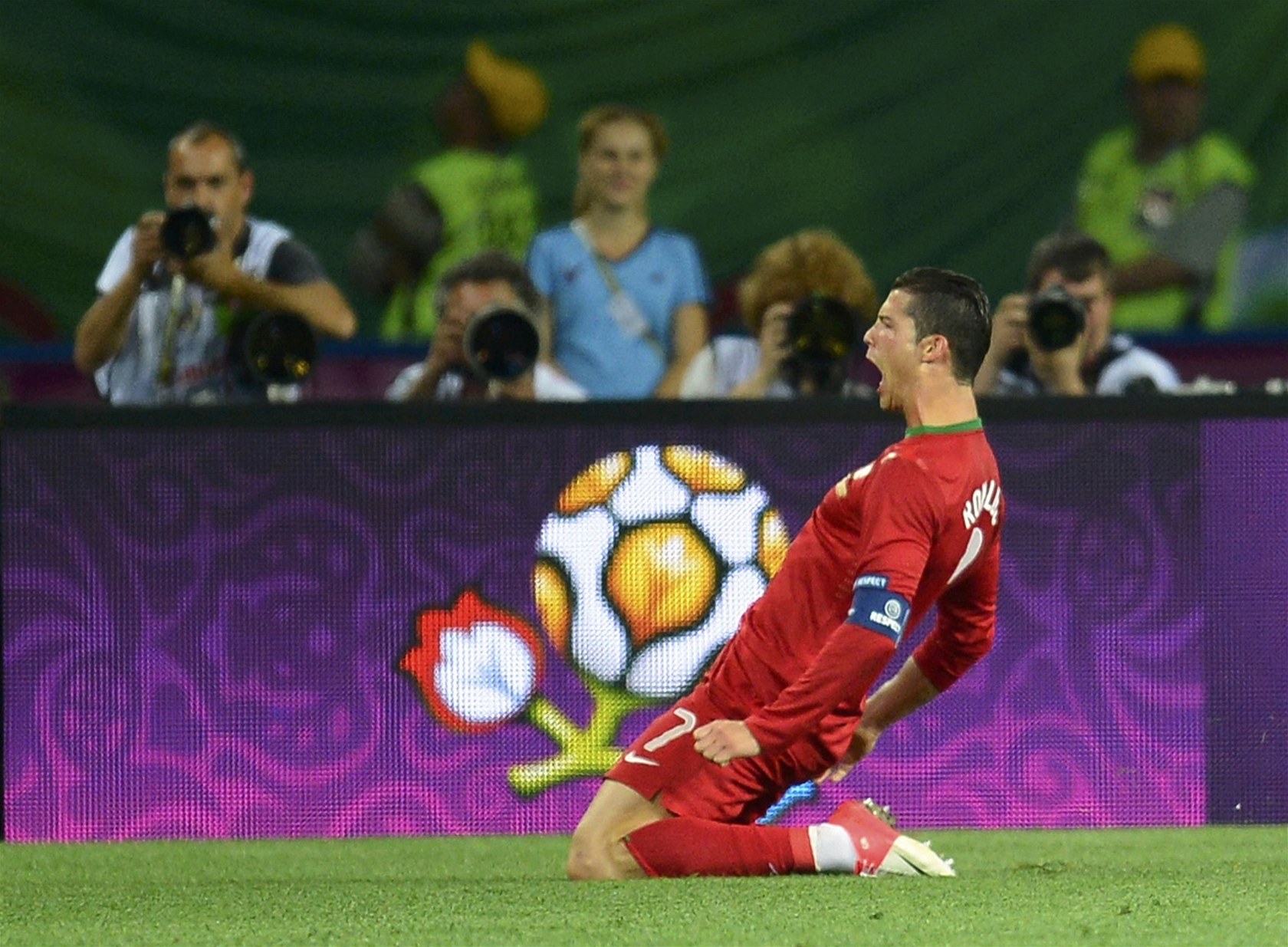 DÁ GÓL? Cristiano Ronaldo z Portugalska je favoritem sázka�� v semifinále proti �pan�lsku. Podle nich dá gól, ale stejn� postoupí �pan�lé.